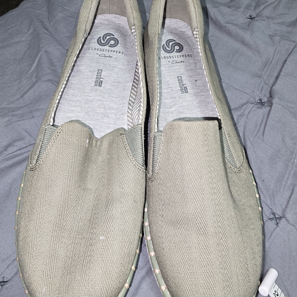 Clarks Cloudsteppers Womens Tan Slip-On Shoes